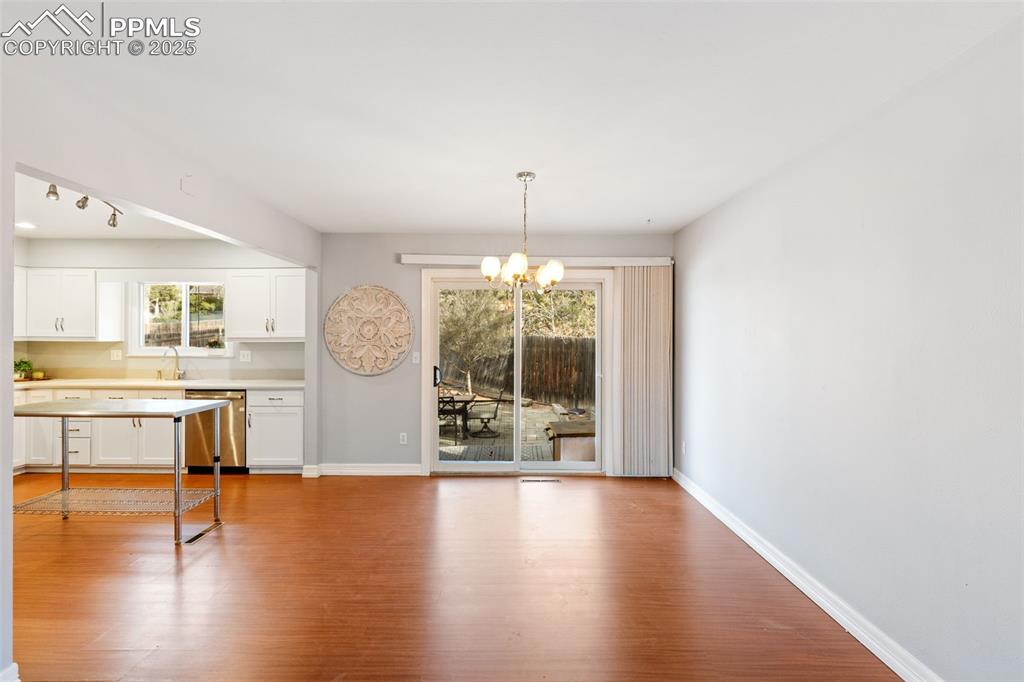 Image 5 of 20: Dining Room