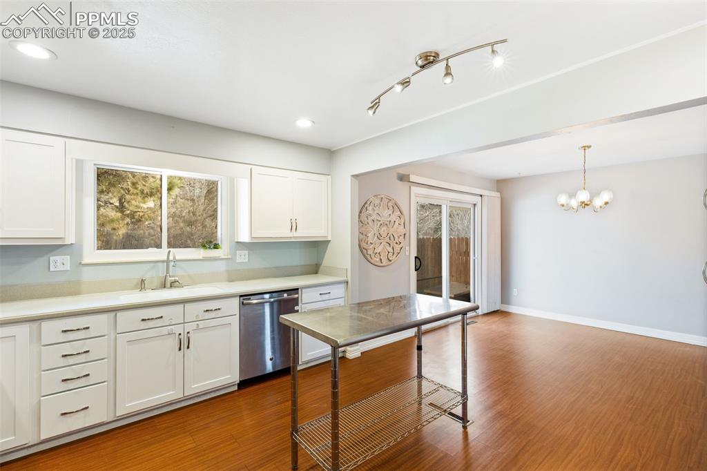 Image 6 of 20: Kitchen