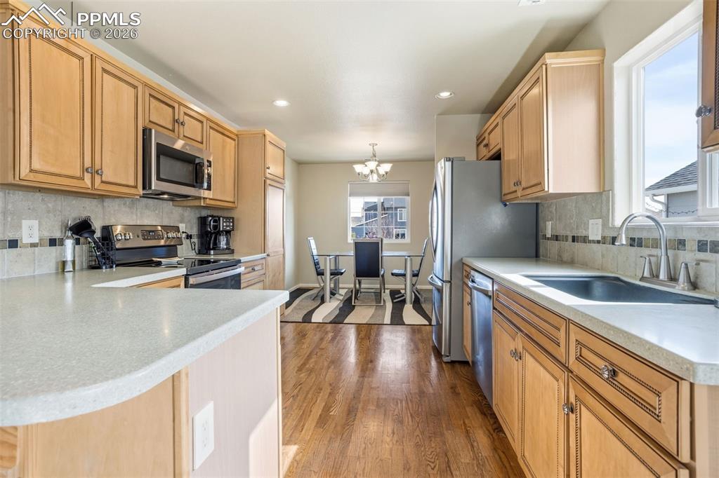 Image 8 of 33: Kitchen