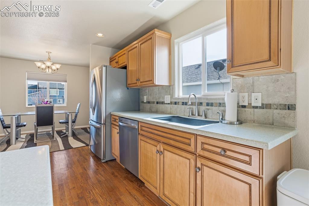 Image 9 of 33: Kitchen