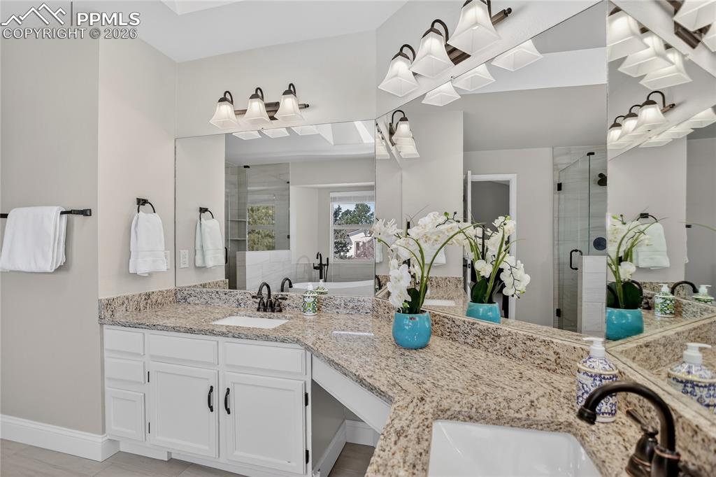 Image 14 of 28: 5-piece primary bathroom