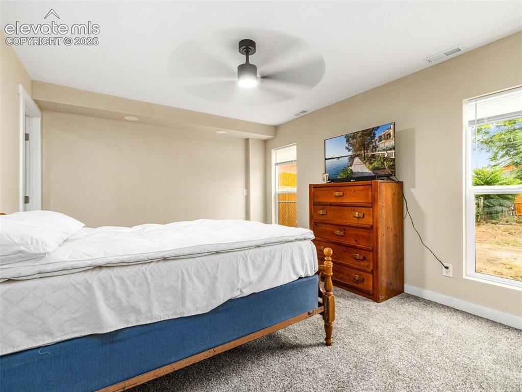Image 10 of 20: Bedroom