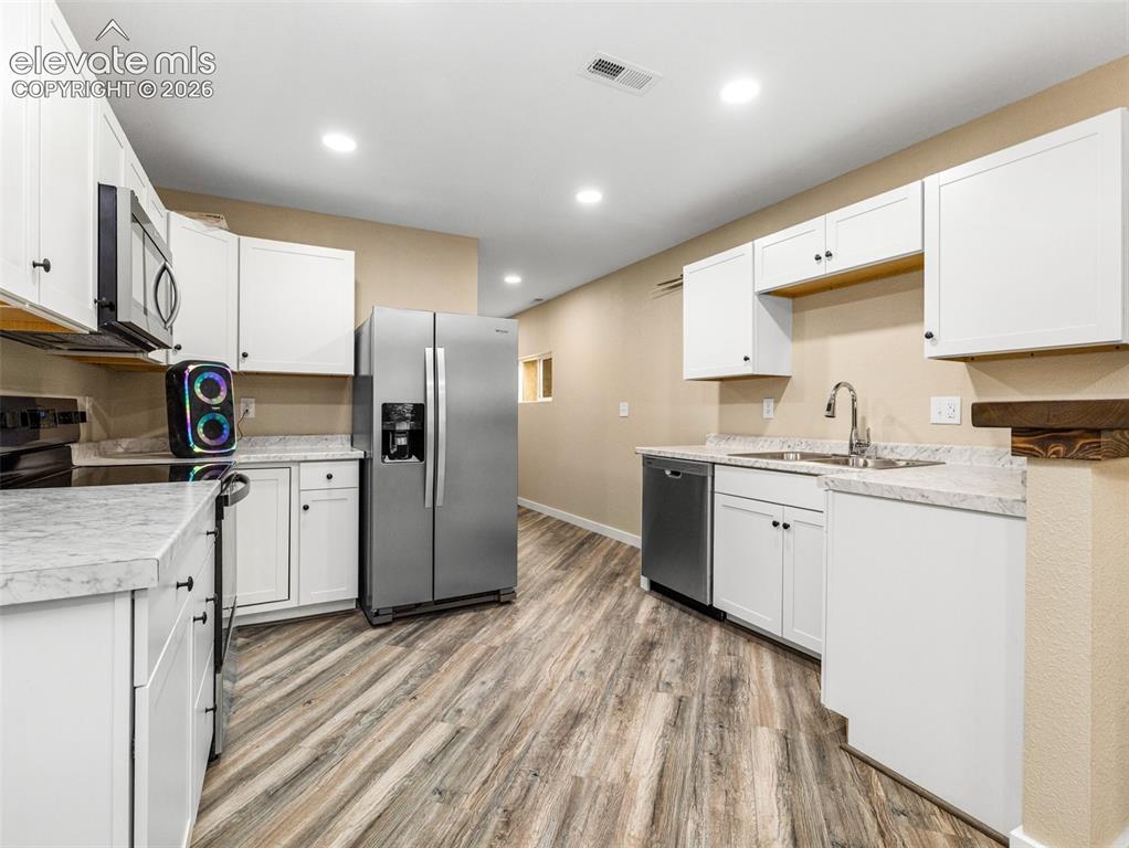 Image 6 of 20: Kitchen