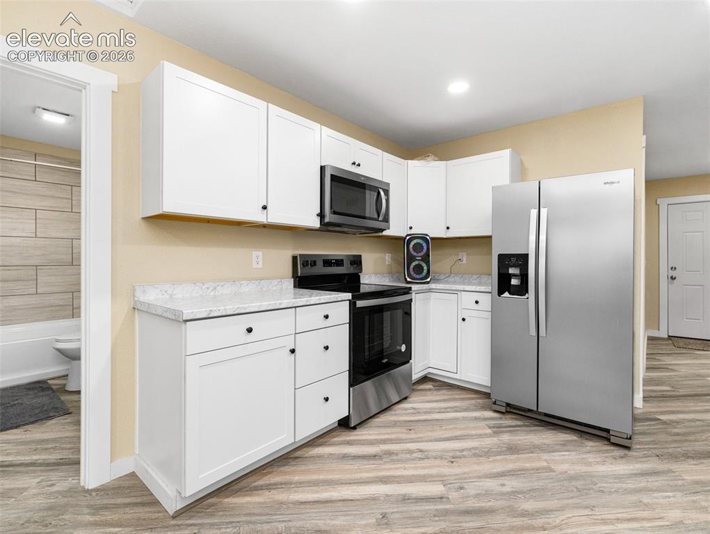 Image 7 of 20: Kitchen