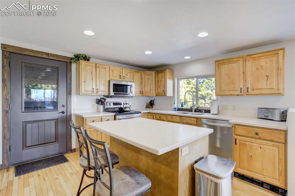 Image 15 of 50: Kitchen