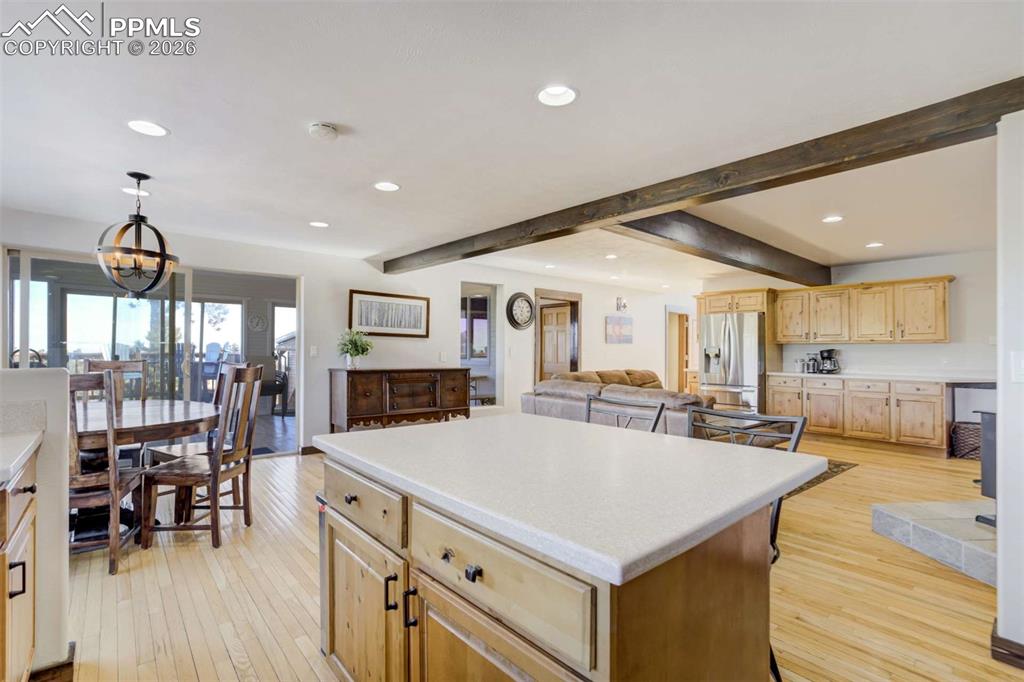 Image 16 of 50: Kitchen