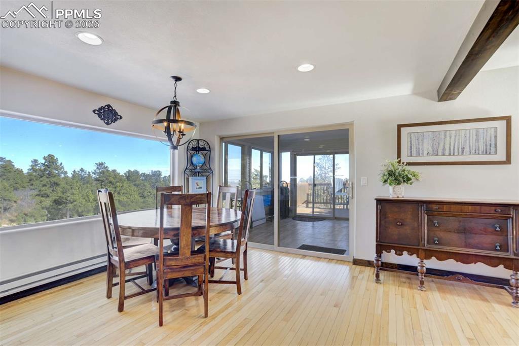 Image 17 of 50: Dining Area