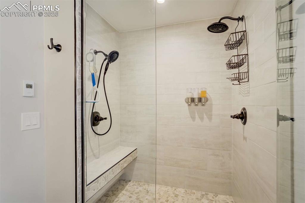 Image 24 of 50: Bathroom