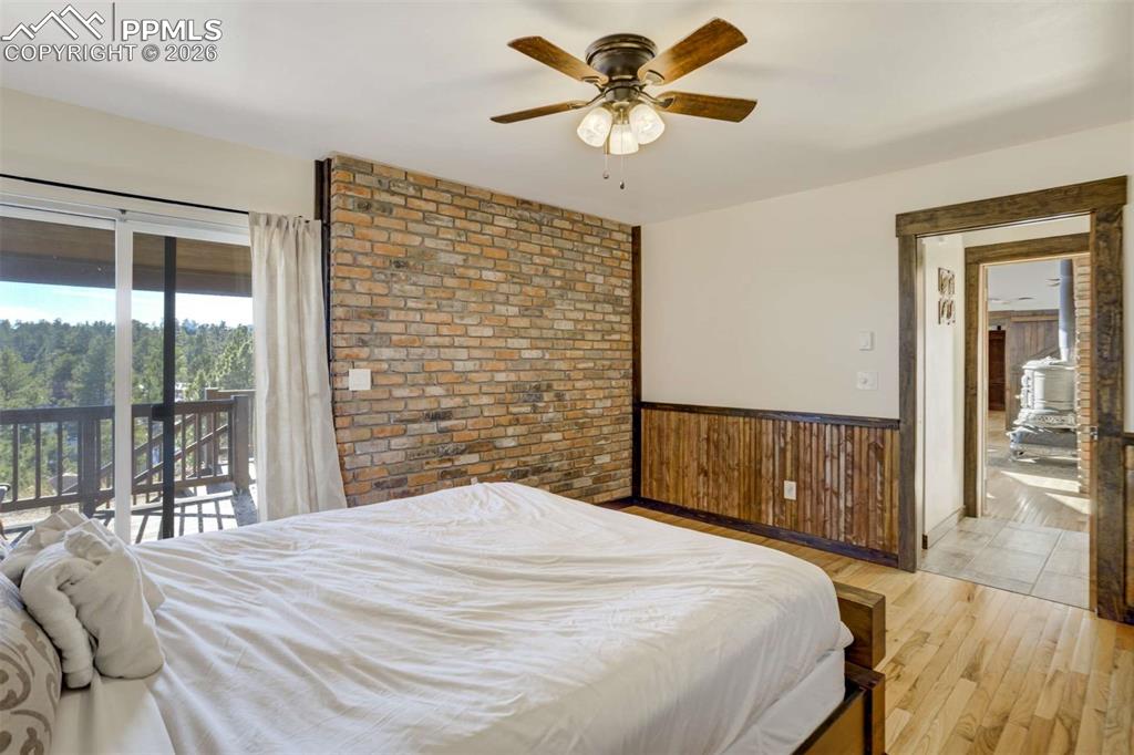 Image 26 of 50: Bedroom