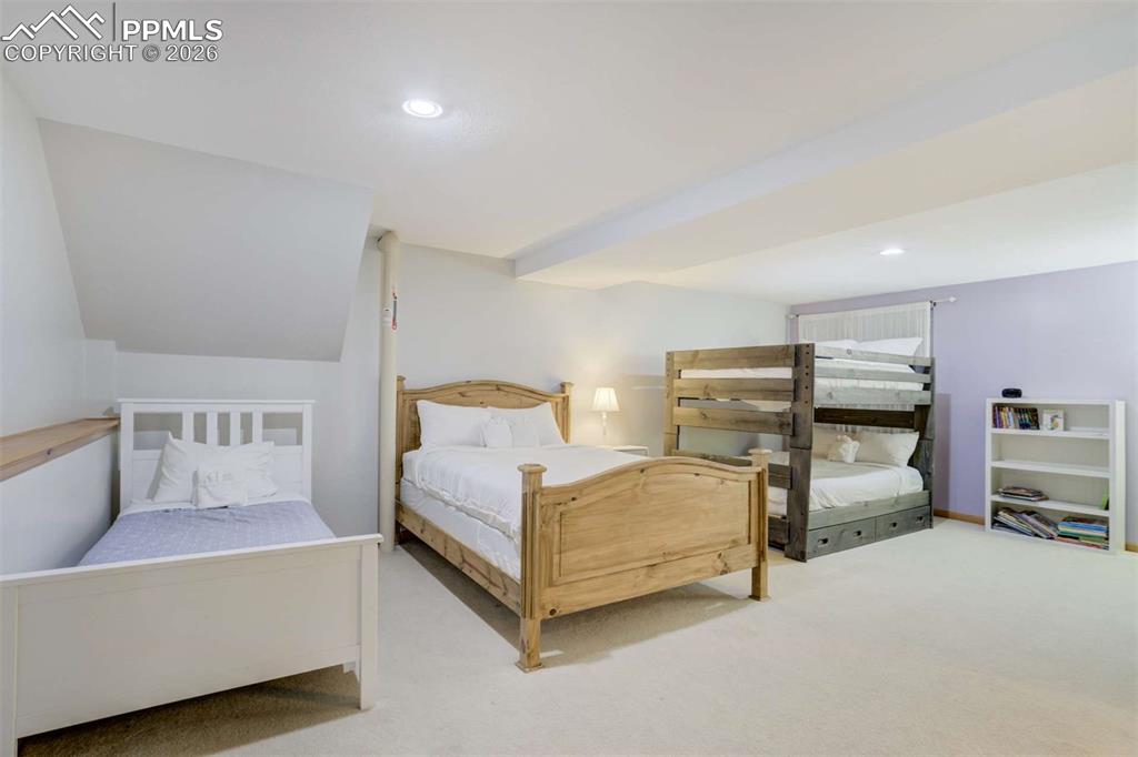 Image 36 of 50: Bedroom