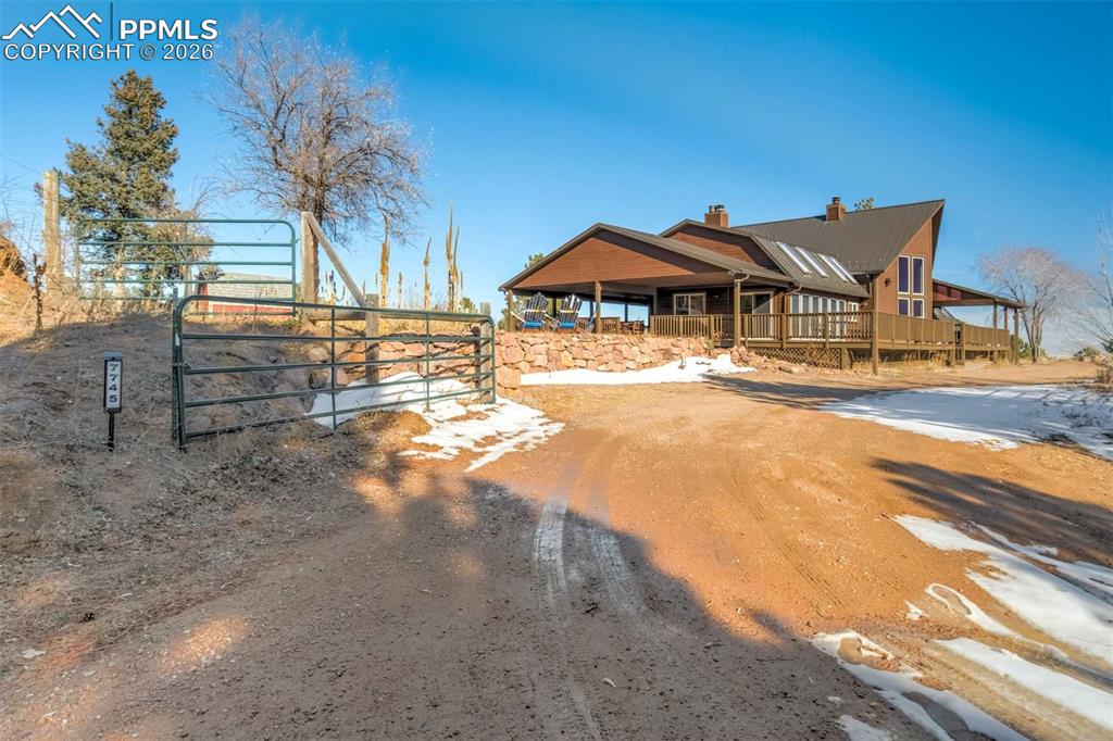 Image 4 of 50: Front of Structure