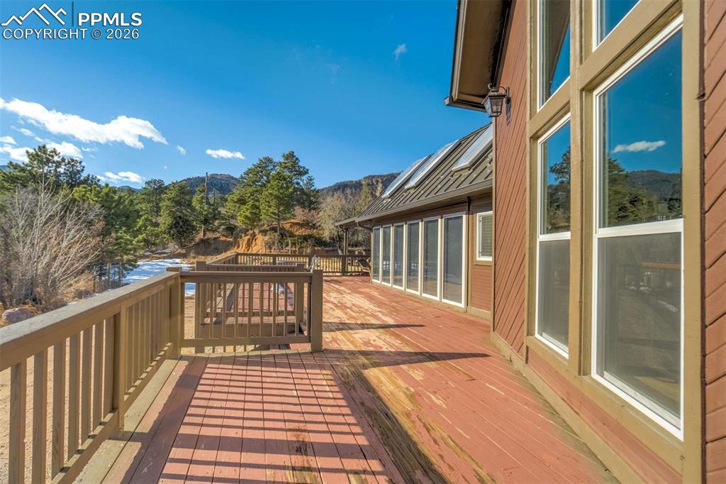 Image 46 of 50: Deck