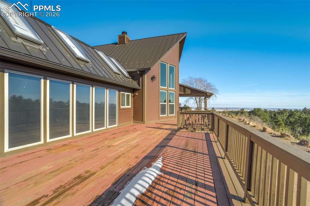 Image 47 of 50: Deck