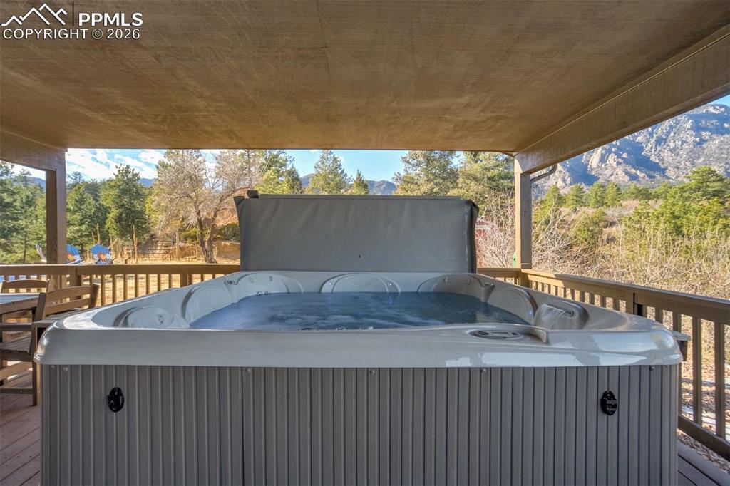 Image 48 of 50: Deck