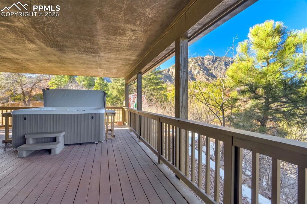 Image 49 of 50: Deck