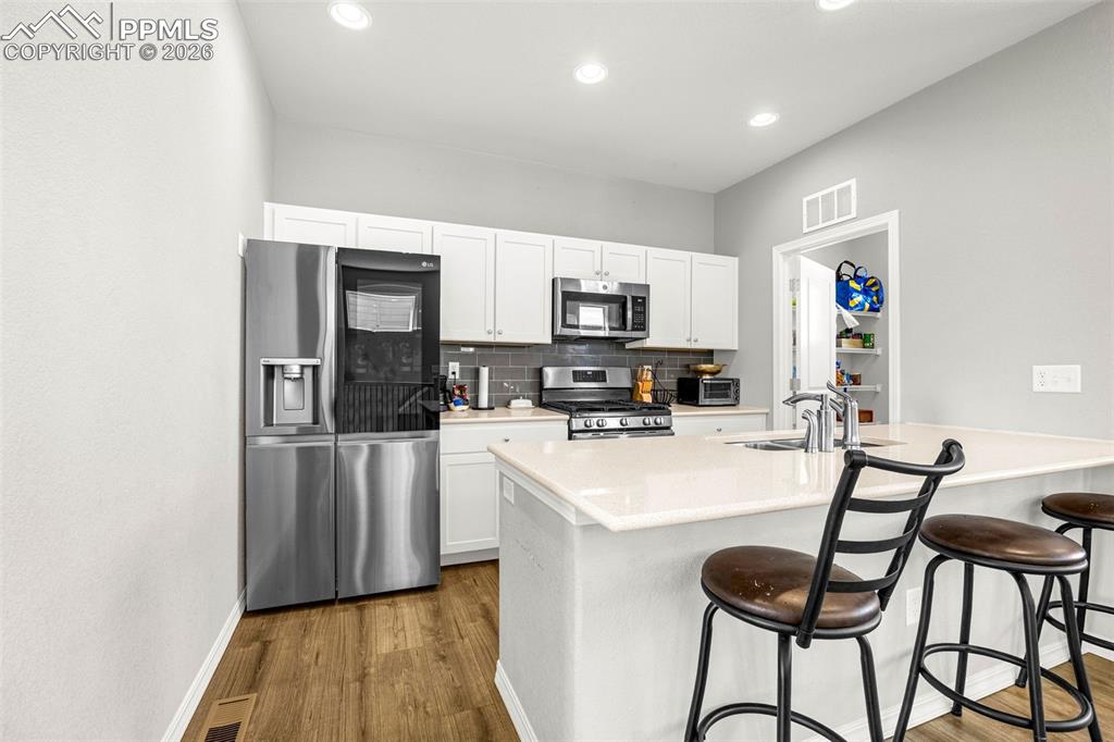 Image 12 of 20: Kitchen