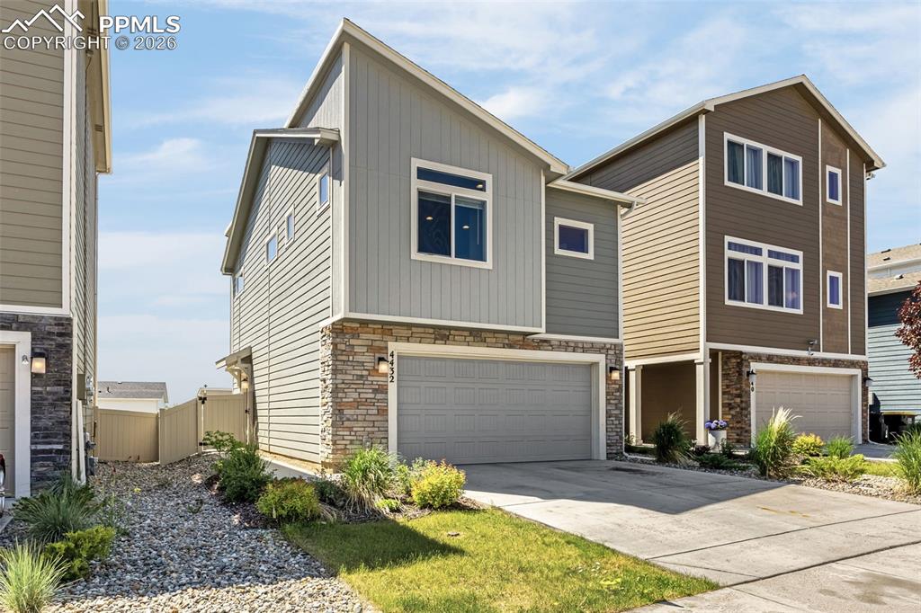 Image 2 of 20: Front of Structure