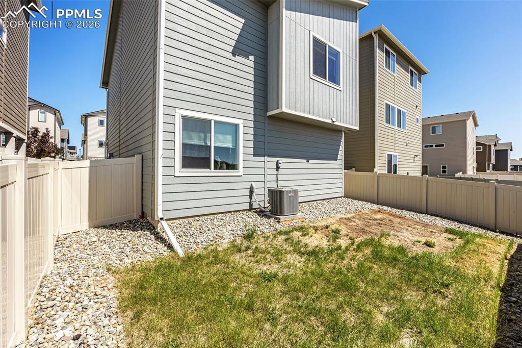 Image 3 of 20: Back of Structure