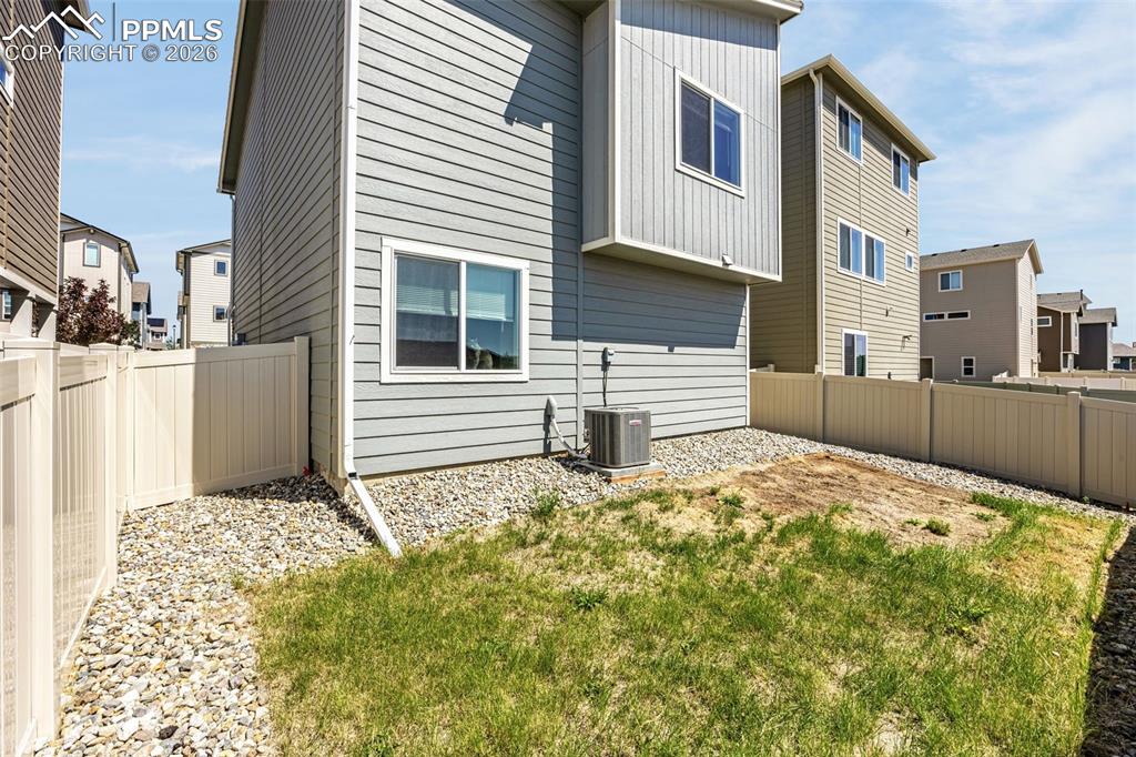 Image 5 of 20: Back of Structure