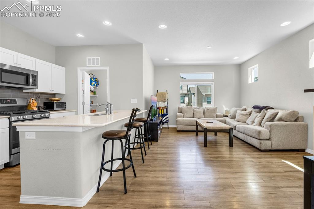 Image 9 of 20: Kitchen