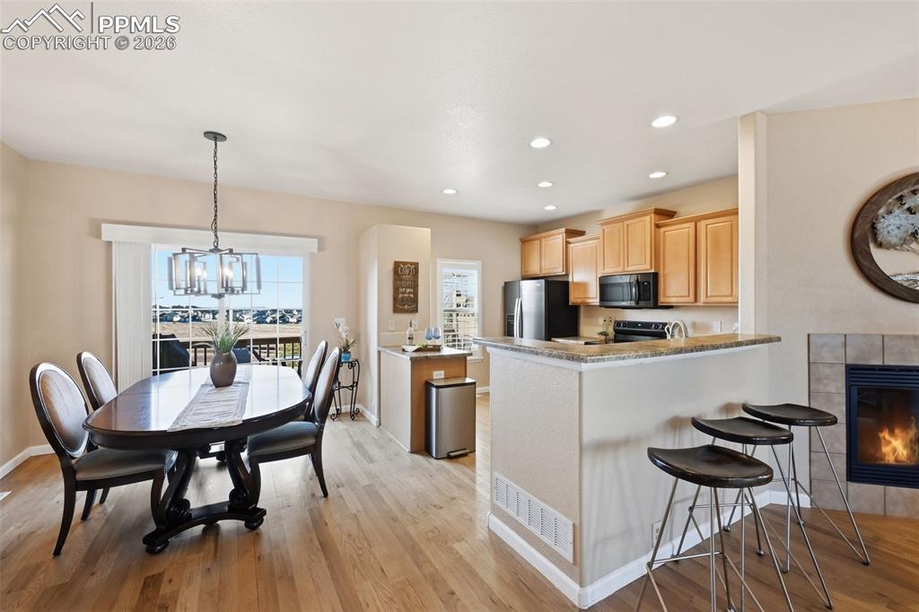 Image 11 of 27: Kitchen