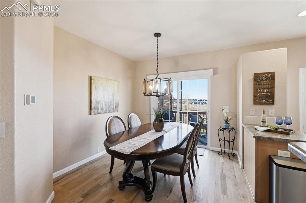 Image 12 of 27: Dining Area