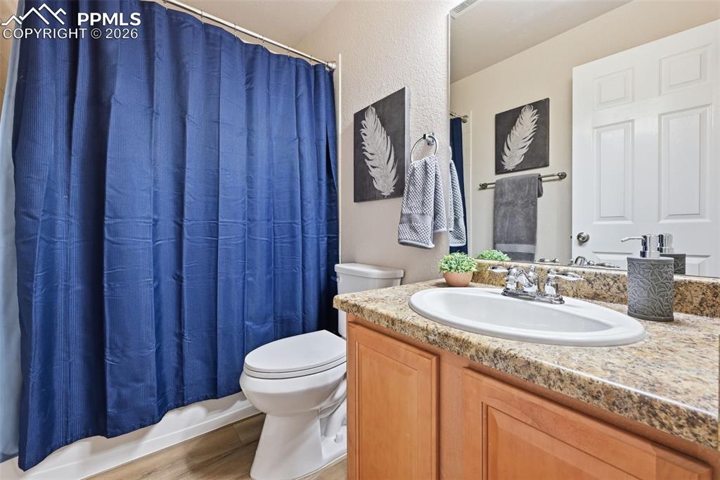 Image 21 of 27: Bathroom