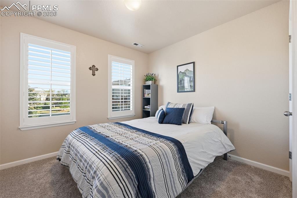 Image 22 of 27: Bedroom