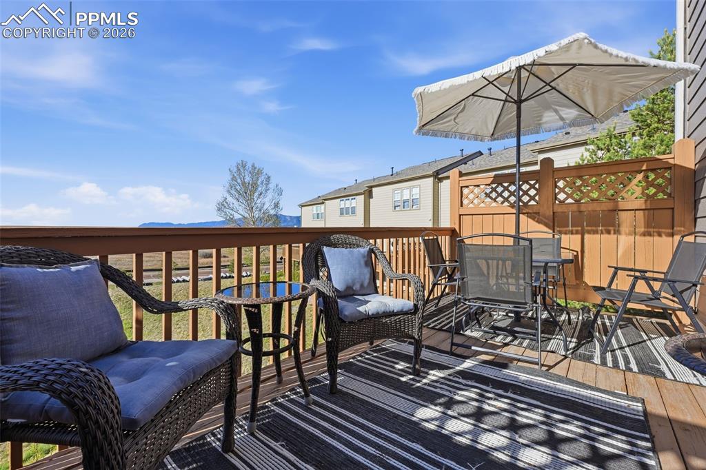 Image 26 of 27: Deck