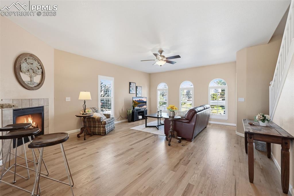 Image 7 of 27: Living Room