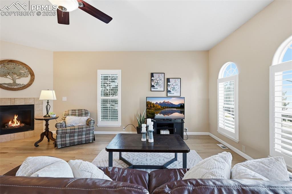 Image 8 of 27: Living Room