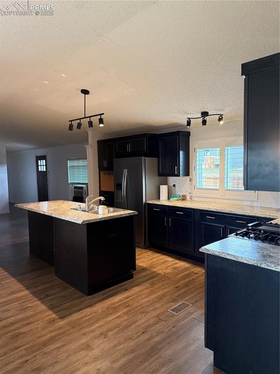 Image 4 of 14: Kitchen