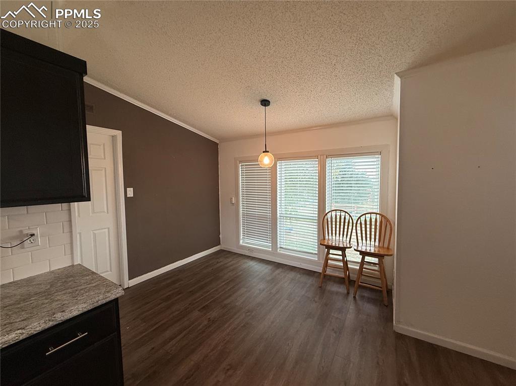 Image 8 of 14: Dining Area