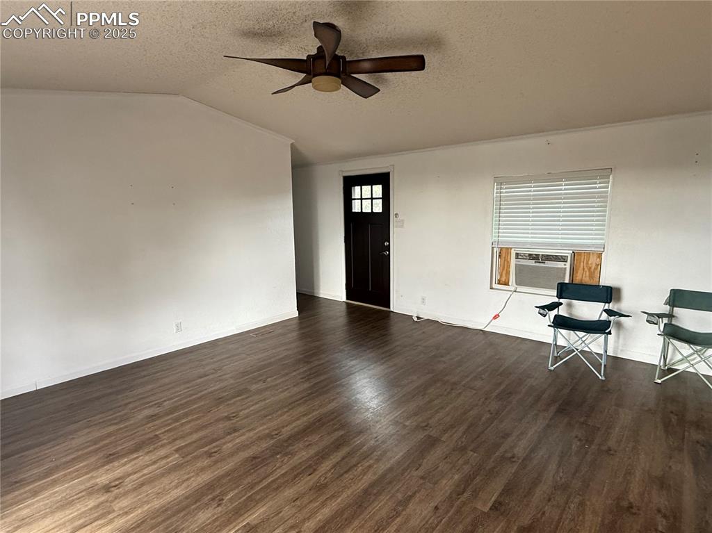 Image 9 of 14: Entry