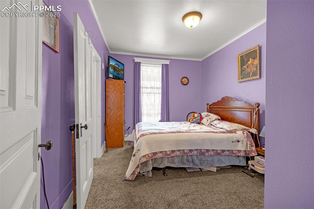 Image 16 of 30: Bedroom