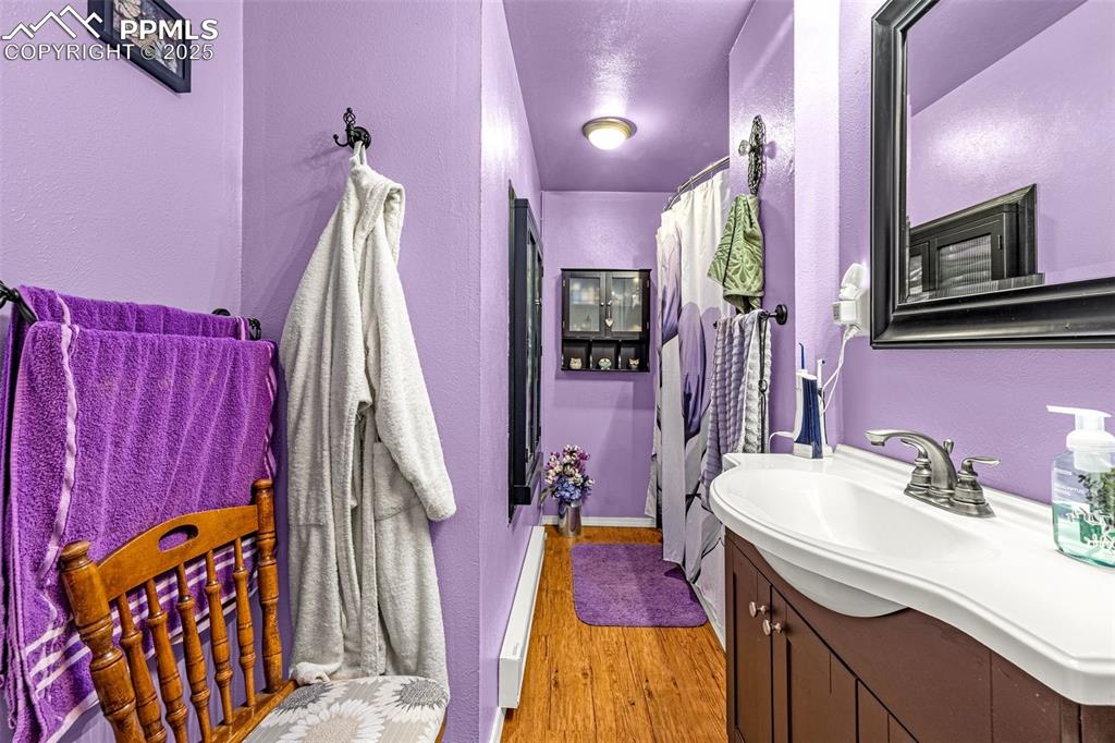 Image 19 of 30: Bathroom