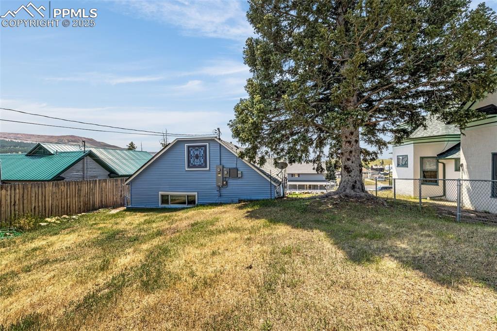 Image 9 of 30: View of yard