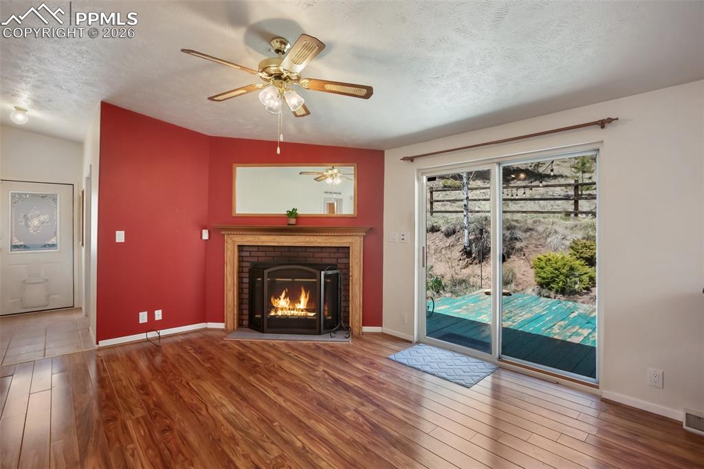 Image 14 of 28: Family Room