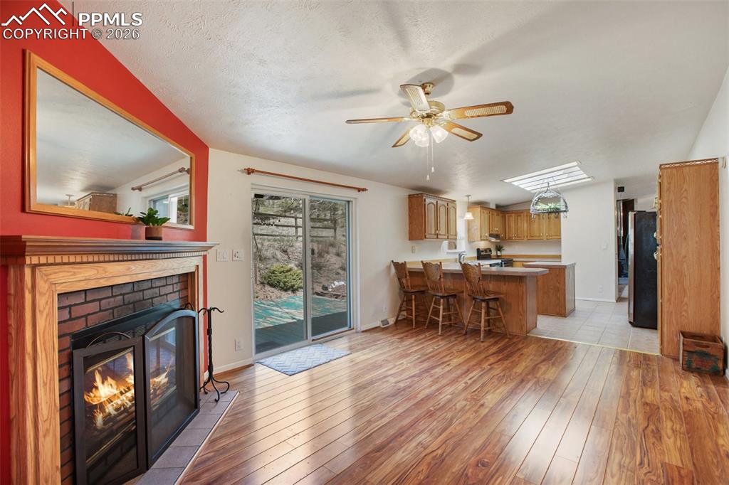 Image 15 of 28: Kitchen