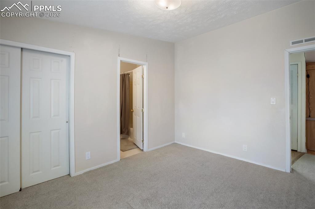 Image 21 of 28: Bedroom