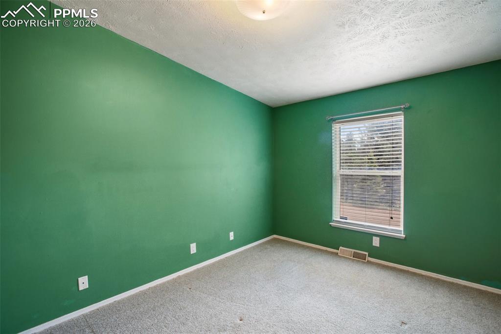 Image 29 of 31: Bedroom