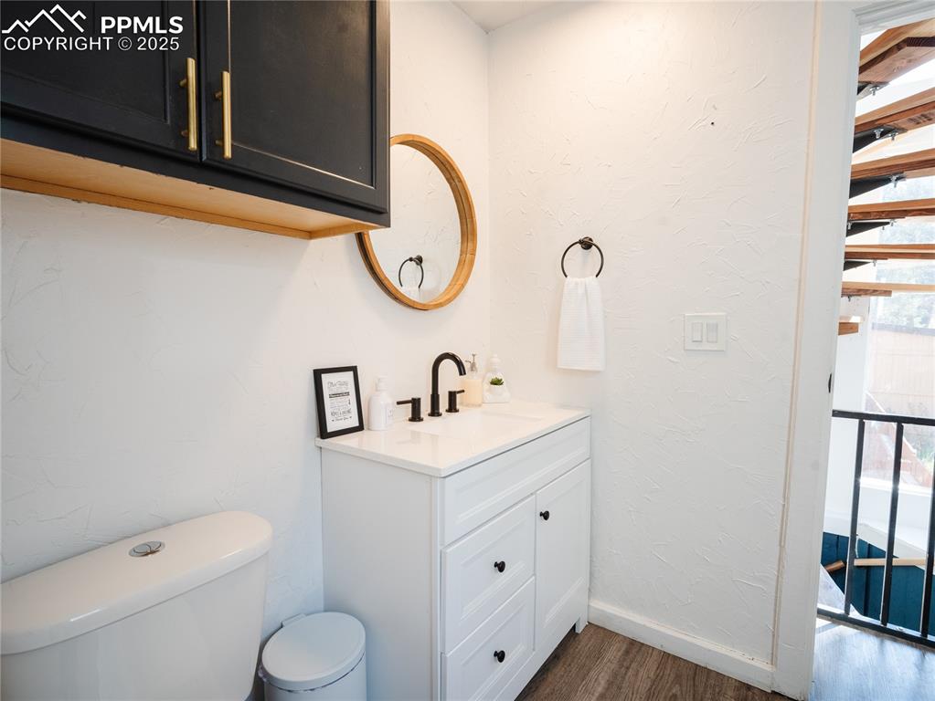 Image 20 of 46: Bathroom