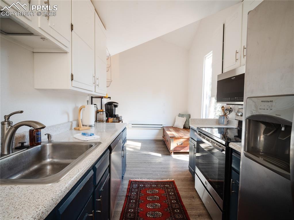 Image 22 of 46: Kitchen