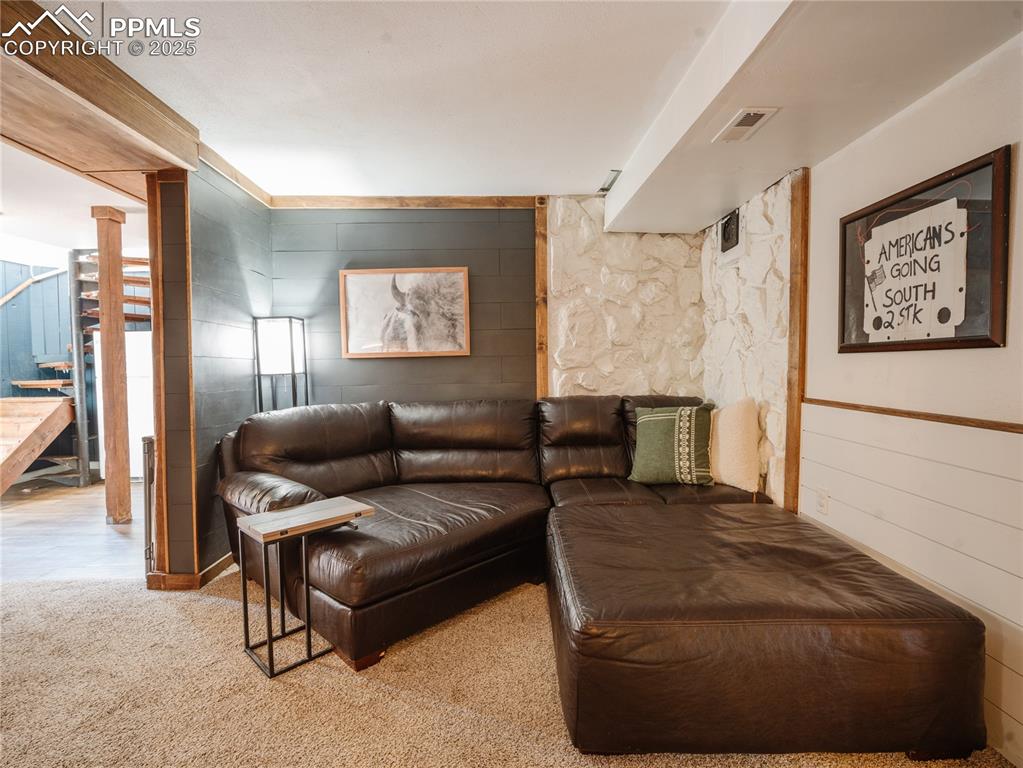 Image 28 of 46: Family Room