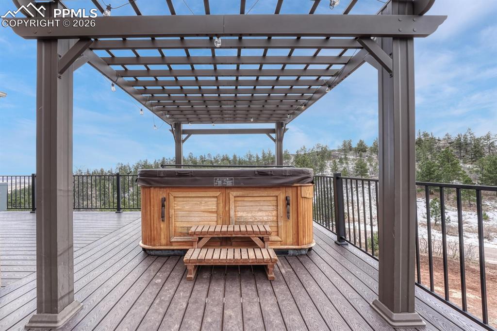 Image 13 of 50: Deck