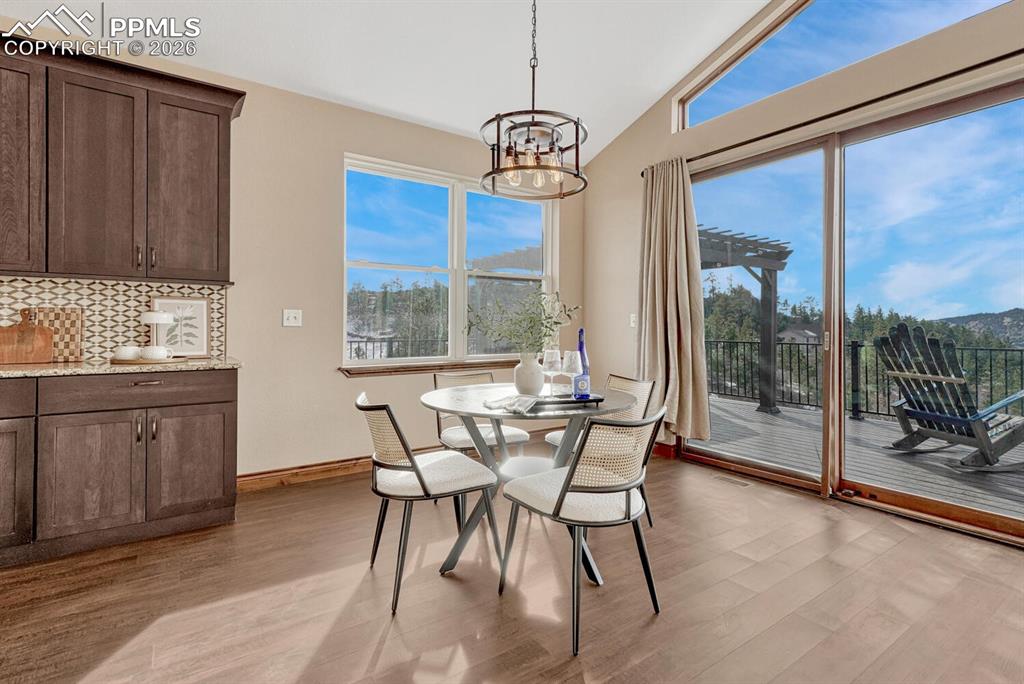 Image 19 of 50: Dining Area