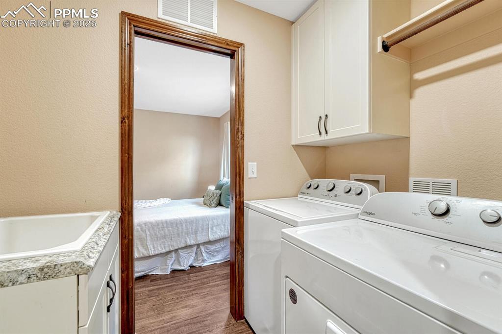 Image 27 of 50: Laundry