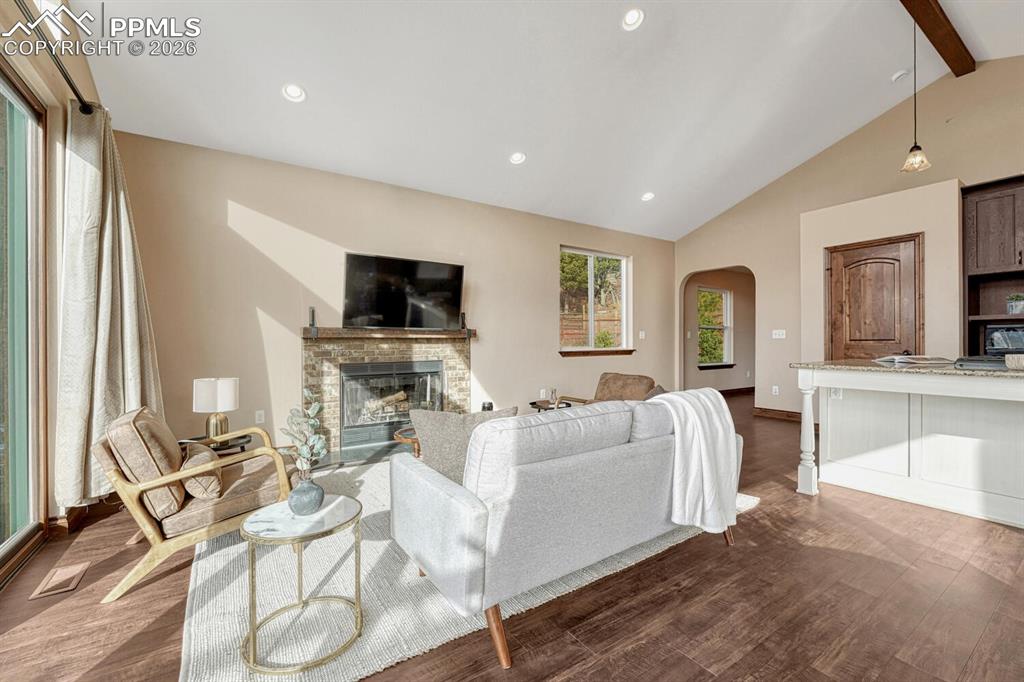 Image 9 of 50: Living Room