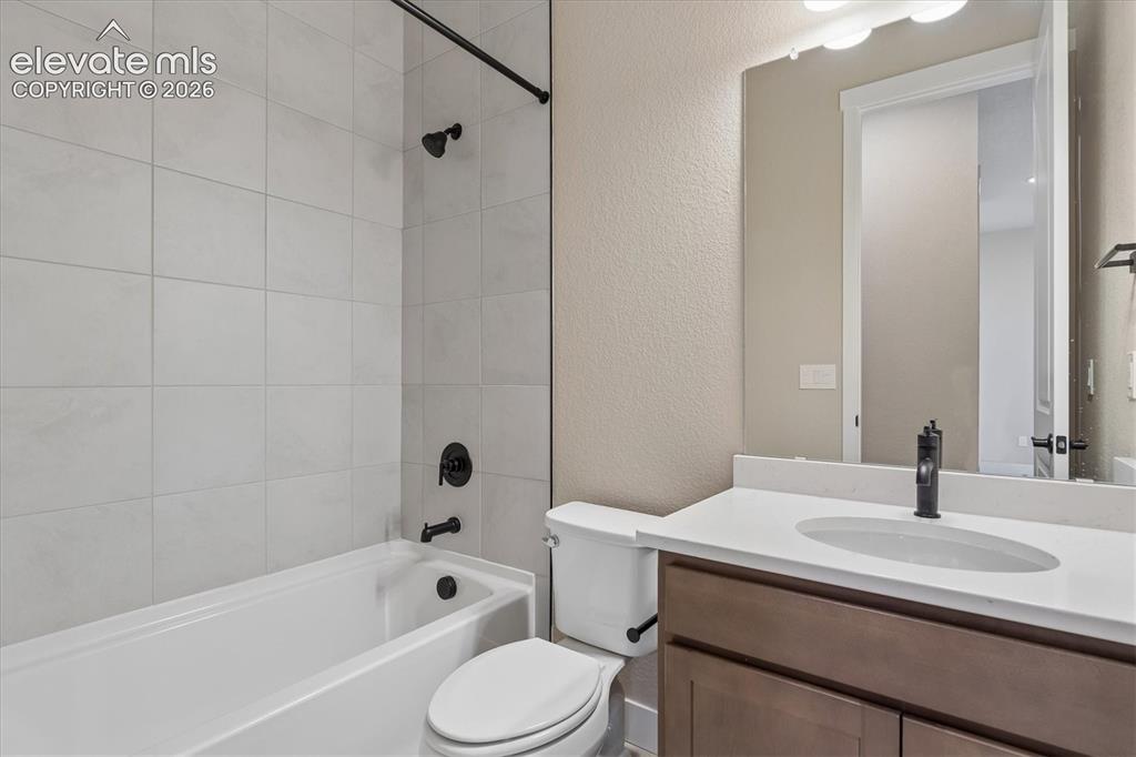 Image 10 of 22: Bathroom