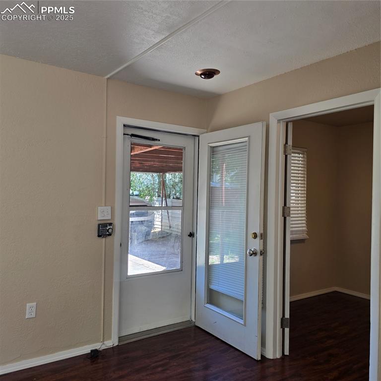 Image 3 of 28: Entry